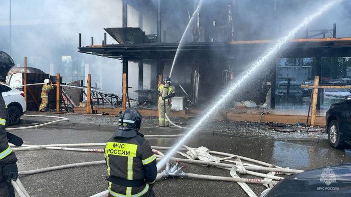 На Ставрополье ликвидировали открытое горение постройки рядом с аэропортом