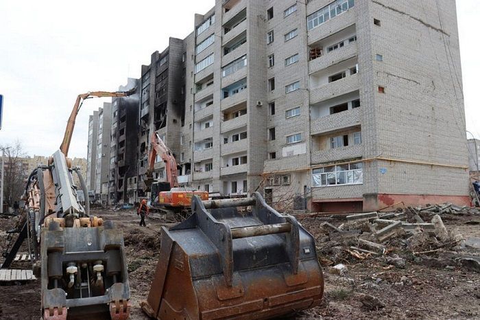 В Ейске начали демонтаж подъездов, пострадавших при падении военного самолета