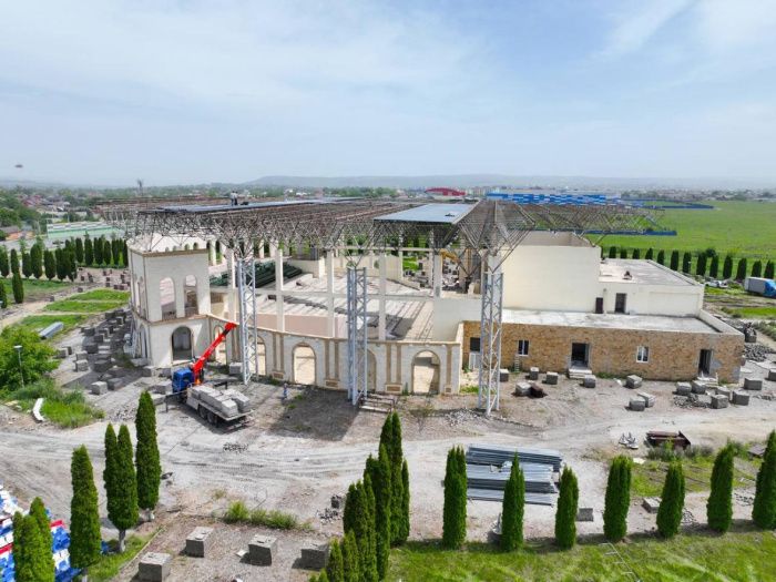 В Назрани демонтируют летний амфитеатр, построенный к 20-летию Республики Ингушетии