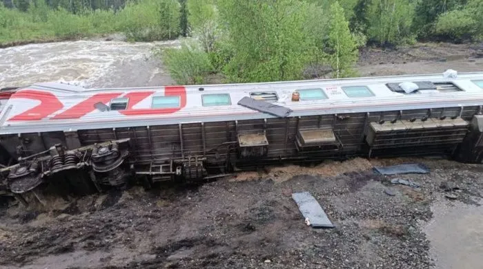 При сходе с рельсов поезда Воркута — Новороссийск погибли два человека 